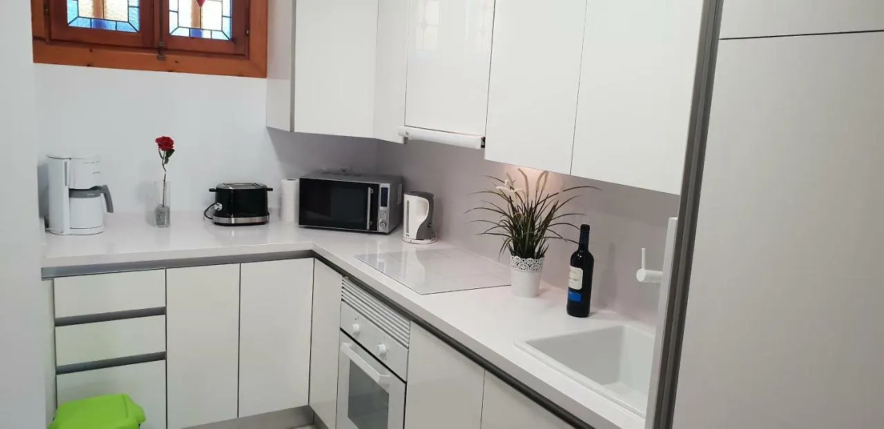 ארונה Two Bedroom Beachfront Apartment No 3 With Sea-View, Heated Pool, Close To The Sea 0*,  ספרד