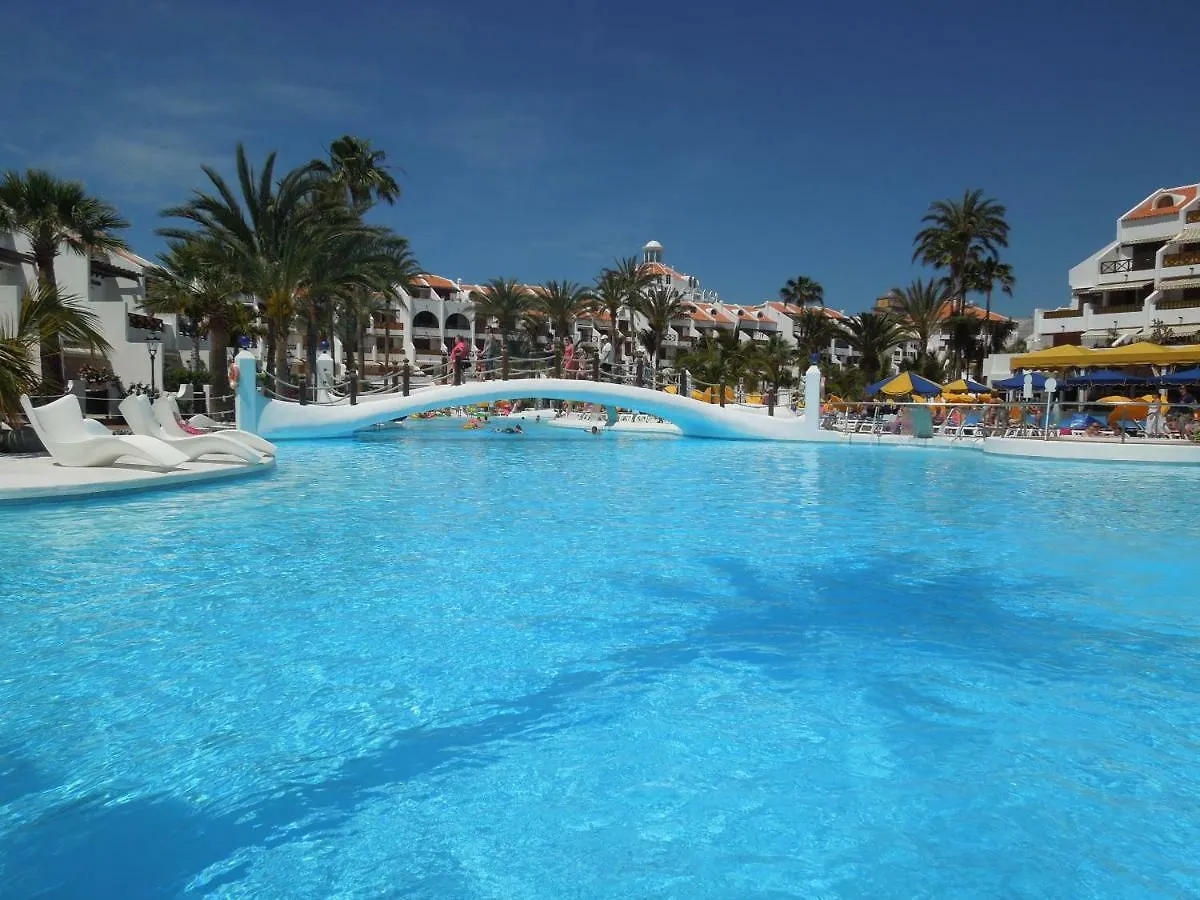 ארונה Two Bedroom Beachfront Apartment No 3 With Sea-View, Heated Pool, Close To The Sea ספרד