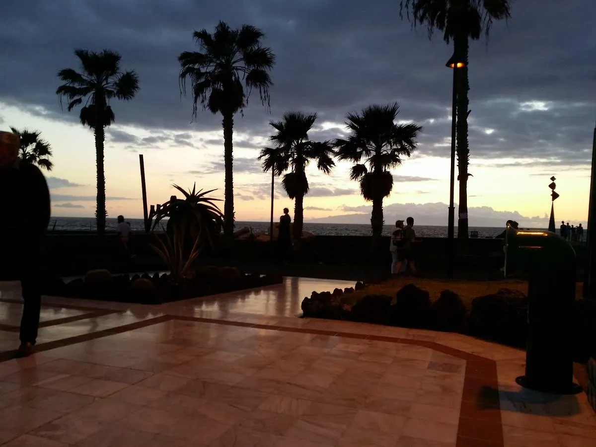ארונה Two Bedroom Beachfront Apartment No 3 With Sea-View, Heated Pool, Close To The Sea ספרד
