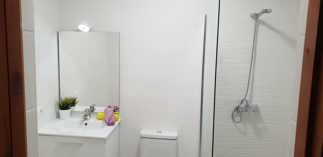 ארונה Two Bedroom Beachfront Apartment No 3 With Sea-View, Heated Pool, Close To The Sea