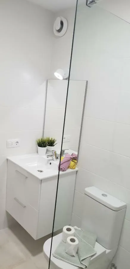 ארונה Two Bedroom Beachfront Apartment No 3 With Sea-View, Heated Pool, Close To The Sea
